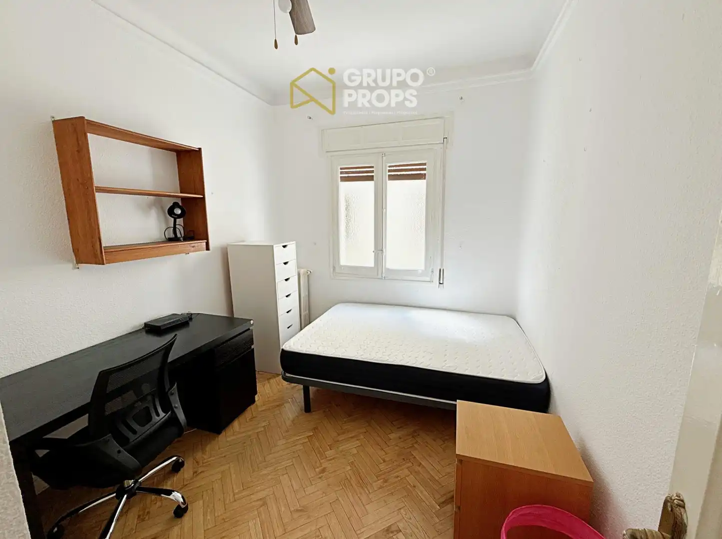 Habitación de Piso de alquiler en Madrid con Calefacción, Parquet y Amueblado