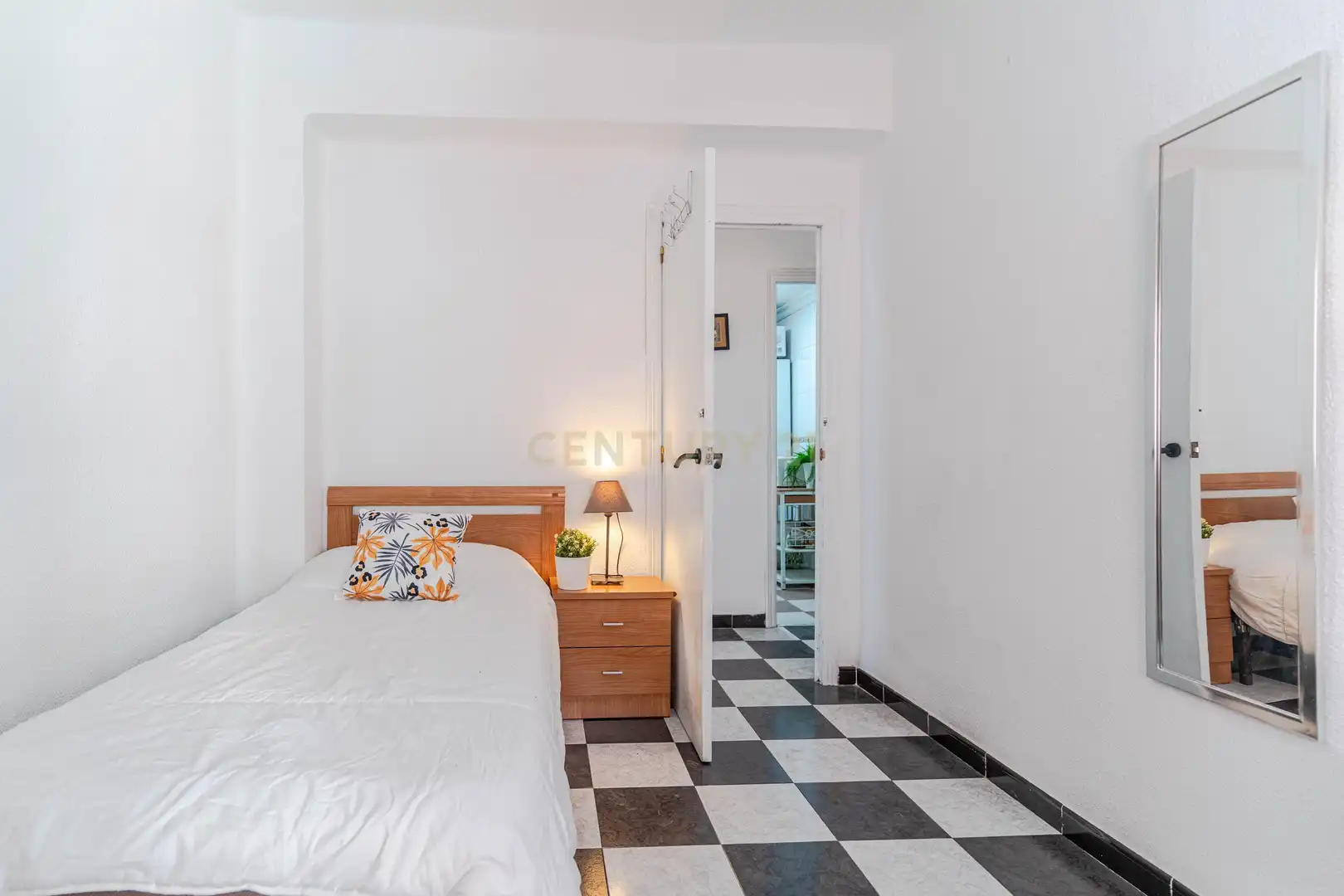 Bedroom of Flat for sale in Granada  with Air Conditioner and Balcony