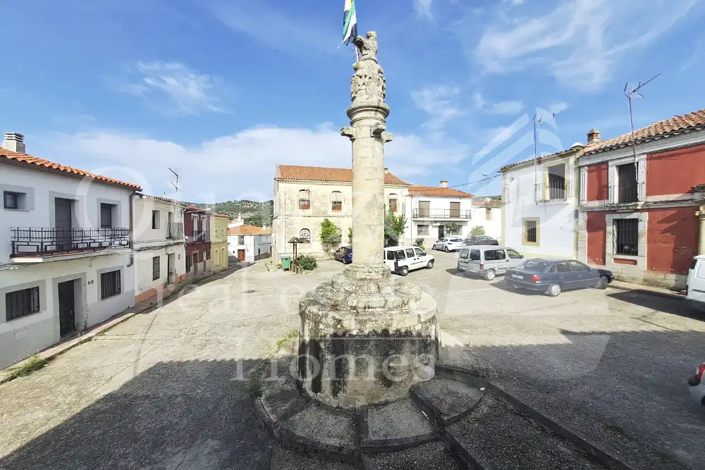 Vista exterior de Casa o xalet en venda en Madroñera amb Terrassa, Moblat i Balcó