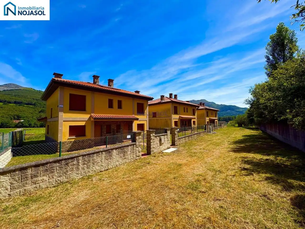 Exterior view of Buildings for sale in Ruesga
