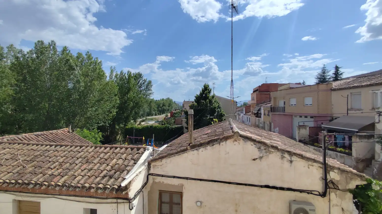 Vista exterior de Piso en venta en Villamediana de Iregua con Calefacción, Parquet y Terraza