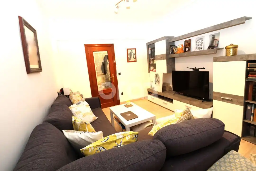 Living room of Flat for sale in Santurtzi   with Heating and Furnished