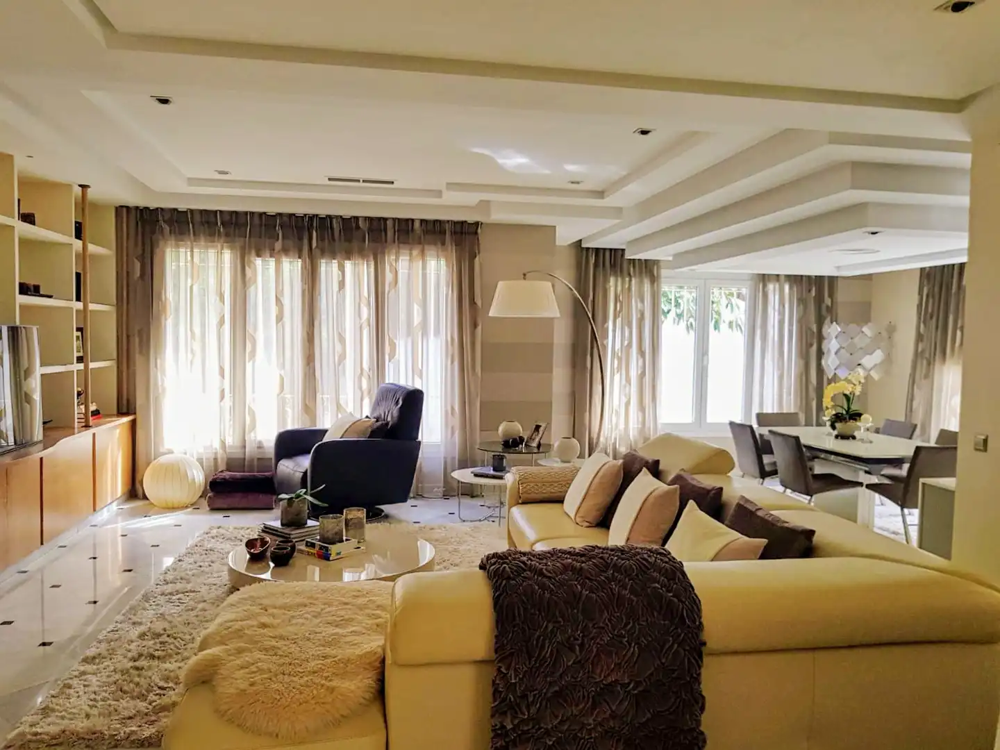 Sala d'estar de Casa o xalet en venda en Alhaurín de la Torre amb Aire condicionat, Jardí privat i Terrassa