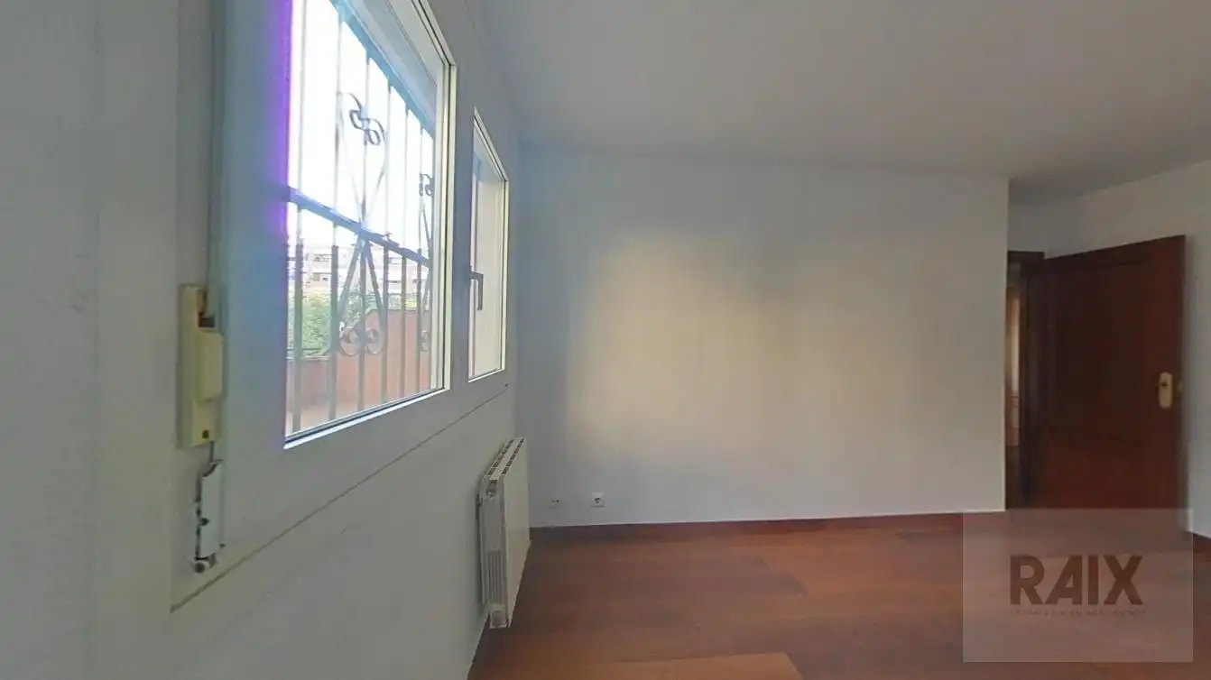 Habitación de Piso en venta en Sabadell con Calefacción y Terraza