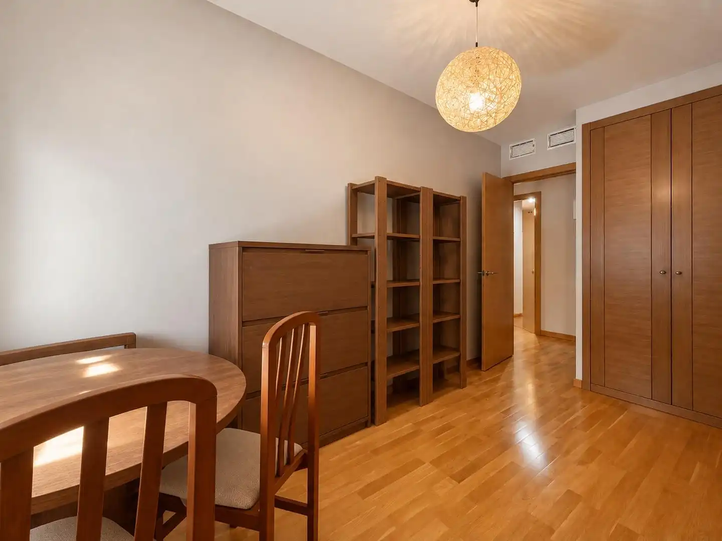 Schlafzimmer von Erdgeschoss zum Verkauf in Yebes mit Klimaanlage, Alarm und Gemeinschaftspool