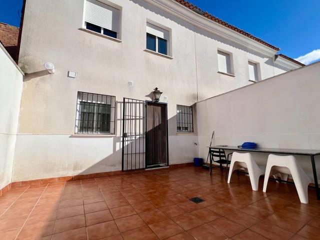 Casa adosada en Venta en La Carlota