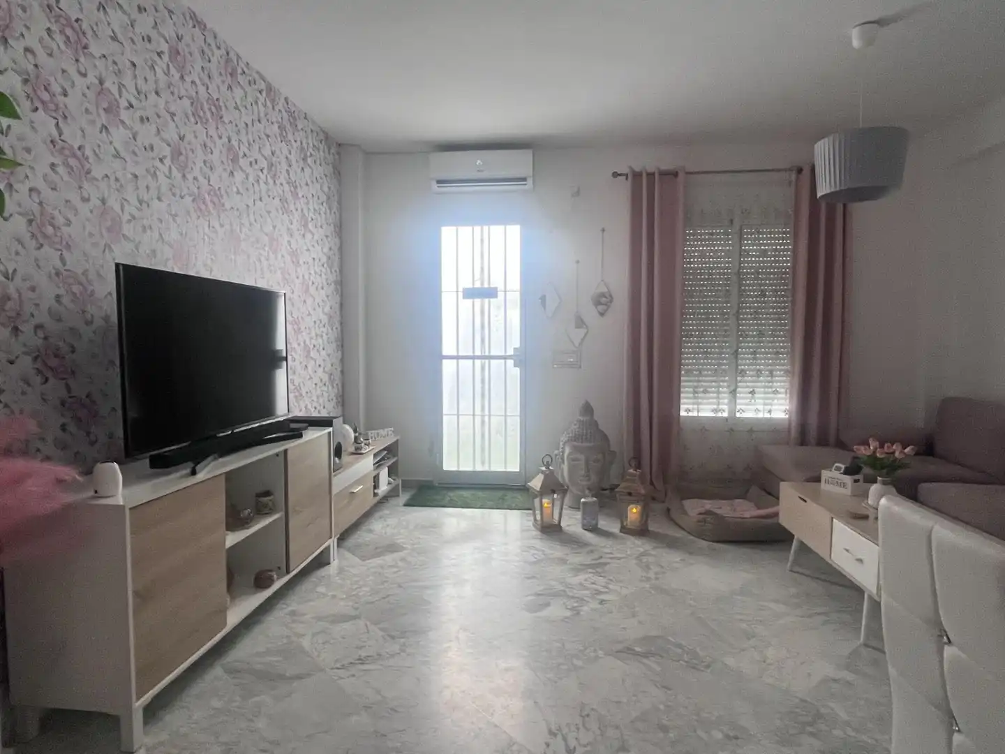 Sala de estar de Casa adosada en venta en Mairena del Alcor
