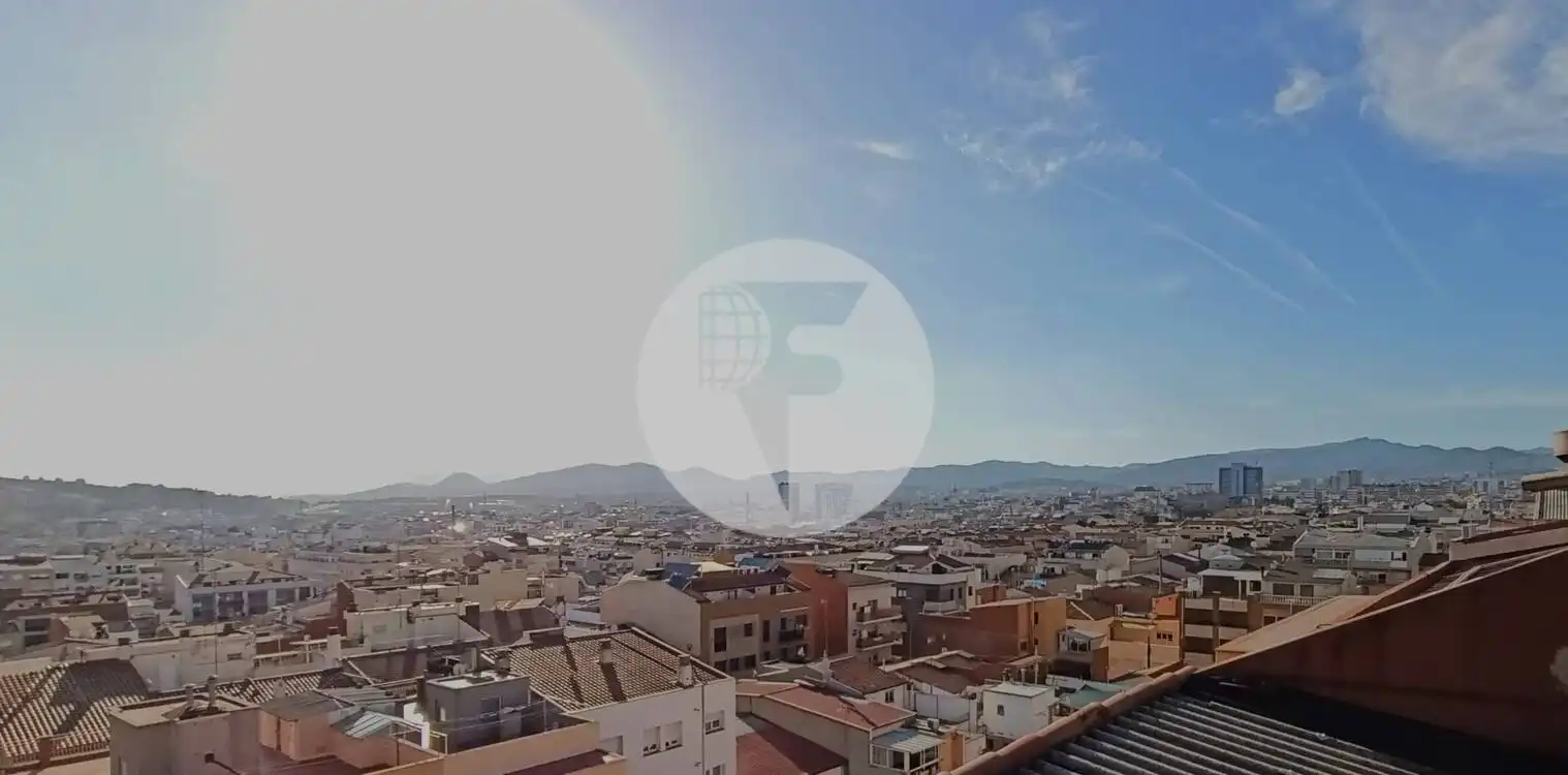 Vista exterior de Ático en venta en Terrassa con Aire acondicionado, Calefacción y Terraza