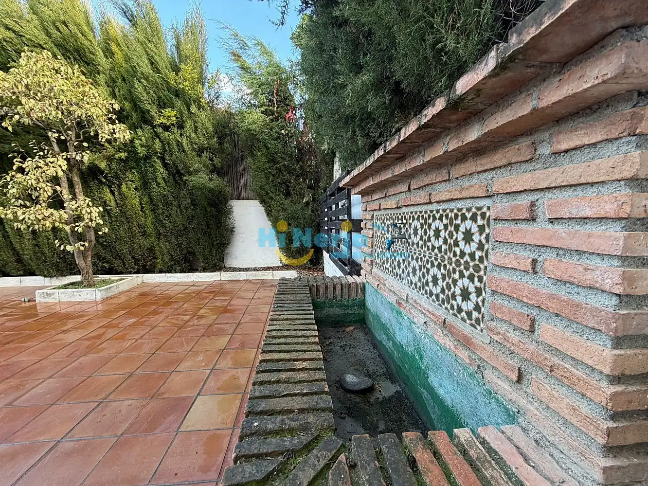 Vista exterior de Casa adosada en venda en La Zubia amb Terrassa i Piscina