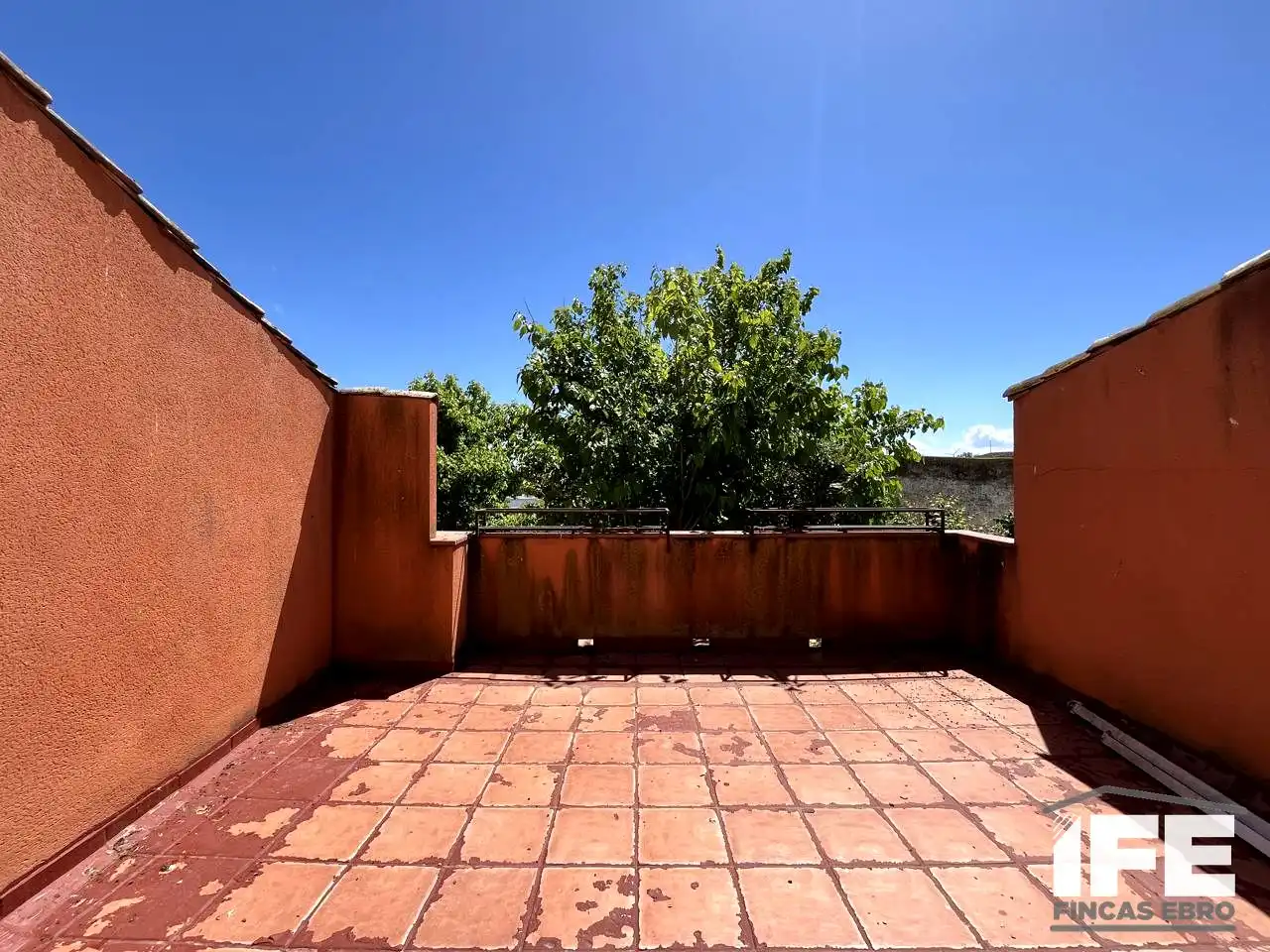 Terrassa de Casa o xalet en venda en Mallén amb Jardí privat, Terrassa i Alarma