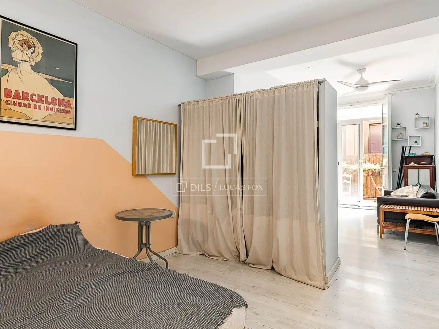 Habitación de Piso en venta en Barcelona con Amueblado y Balcón