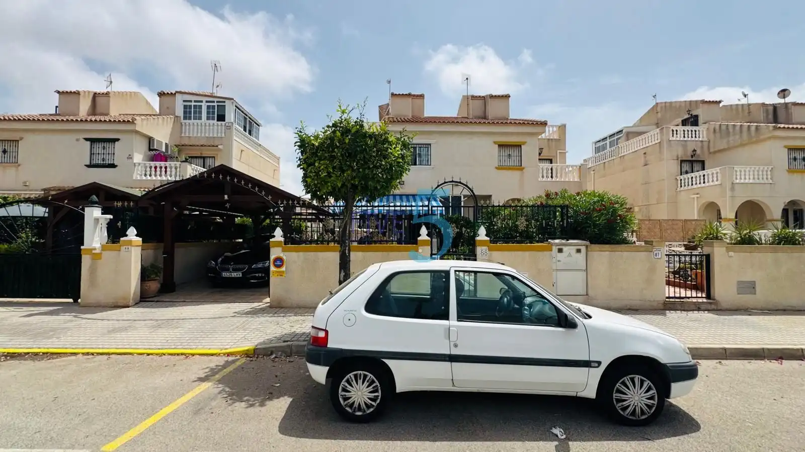 Casa a schiera con terrazza in vendita a Zona Carrefour - Urbanizaciones
