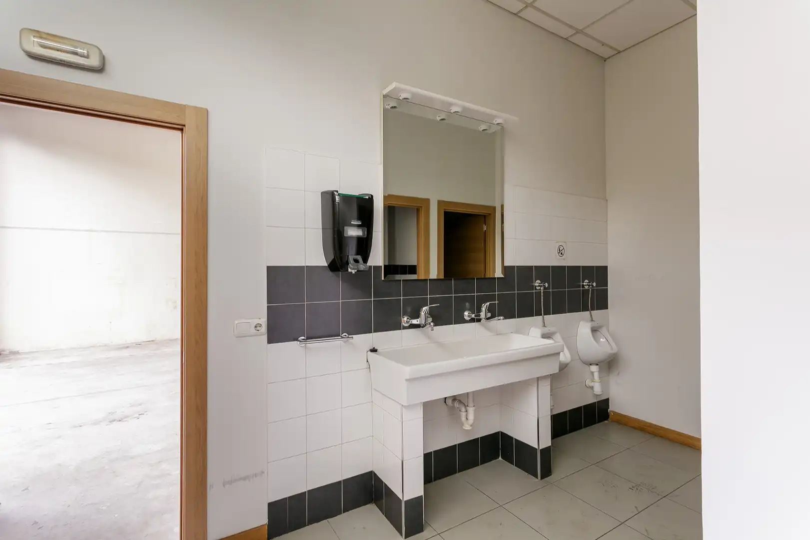 Baño de Nave industrial de alquiler en Iurreta