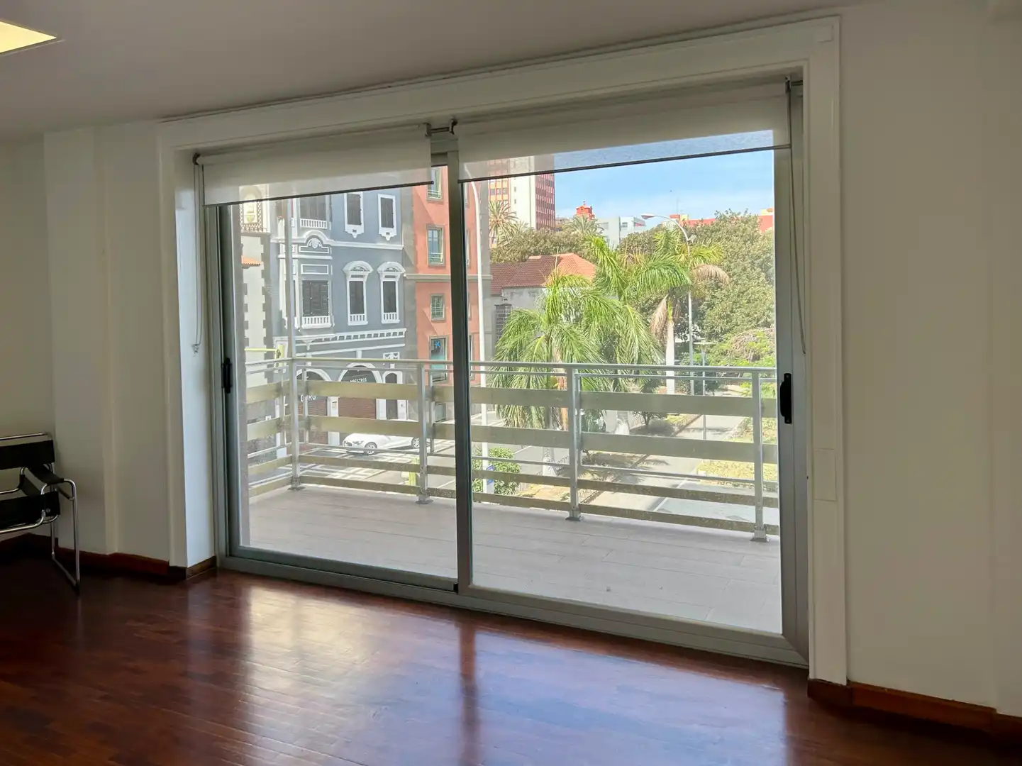 Vista exterior de Oficina de lloguer en Las Palmas de Gran Canaria amb Balcó