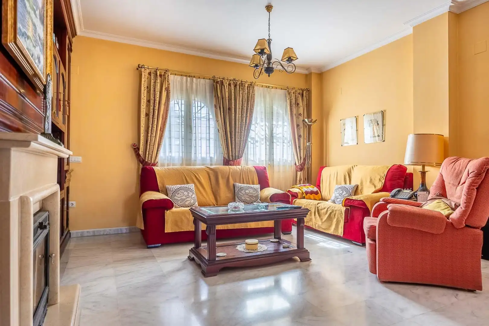 Living room of Detached homes for sale in Mairena del Aljarafe  with Air Conditioner, Private garden and Terrace