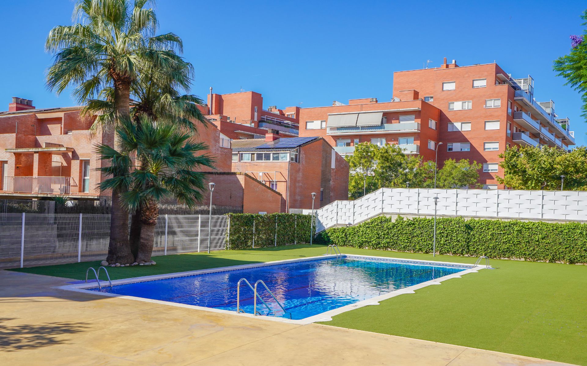 Swimming pool of Duplex for sale in Reus  with Air Conditioner, Heating and Terrace