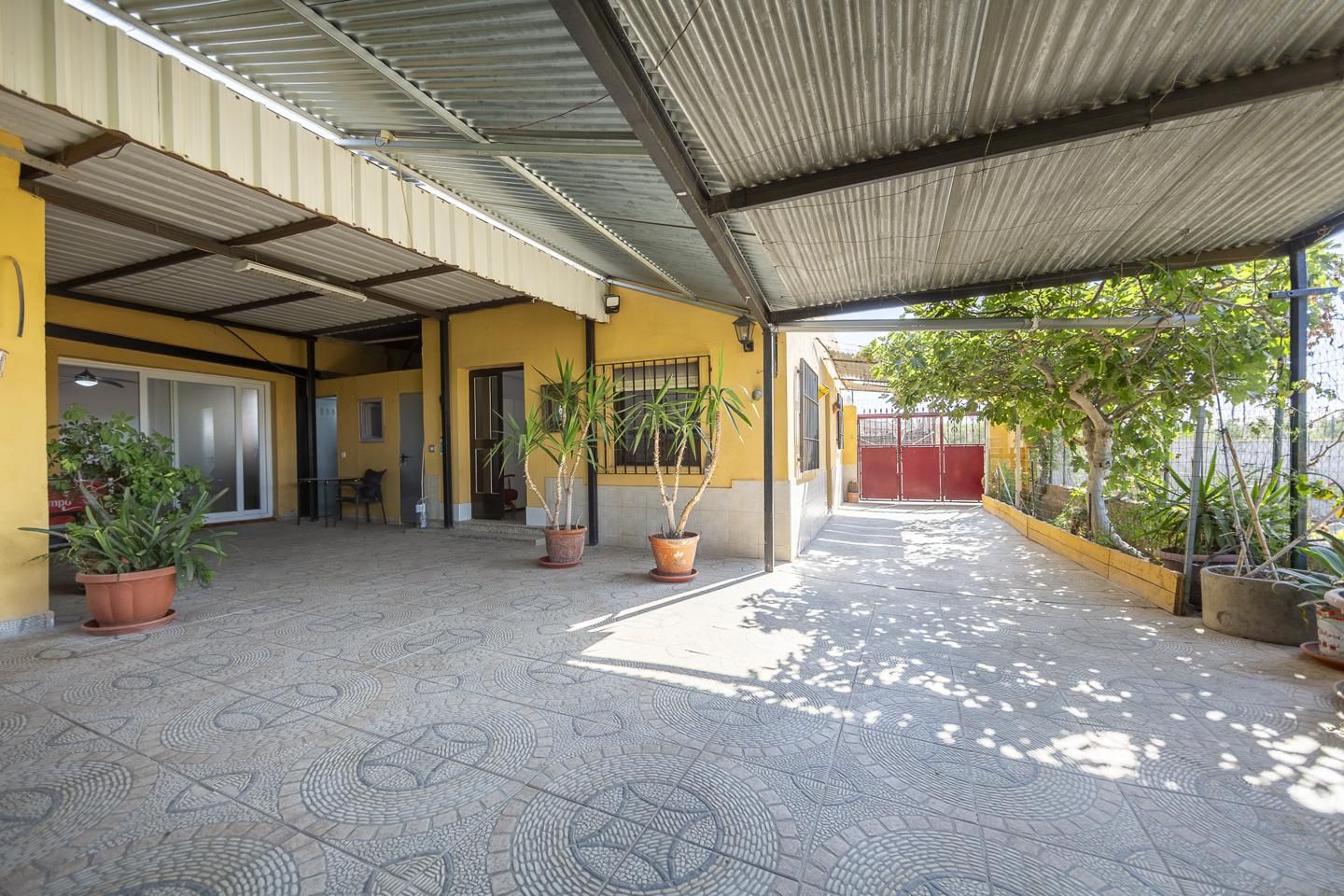 Terrassa de Casa o xalet en venda en  Almería Capital amb Aire condicionat, Jardí privat i Terrassa