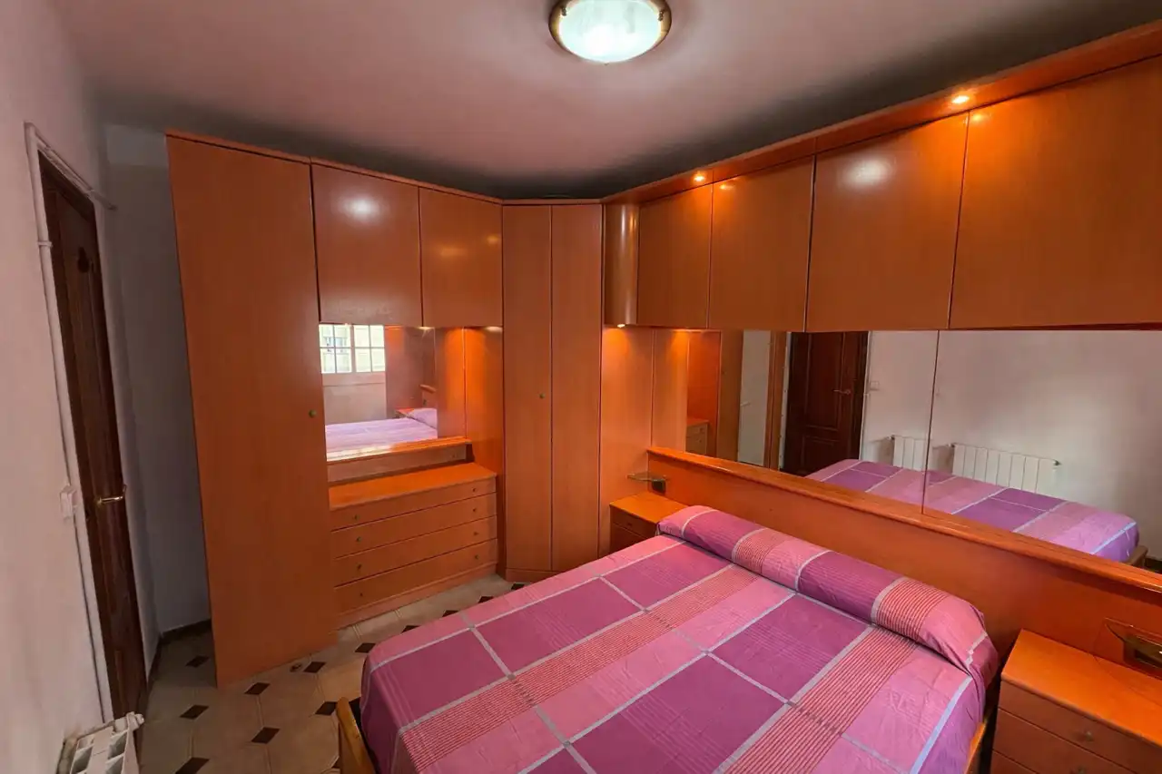 Habitación de Piso en venta en L'Hospitalet de Llobregat con Calefacción, Horno y Alarma