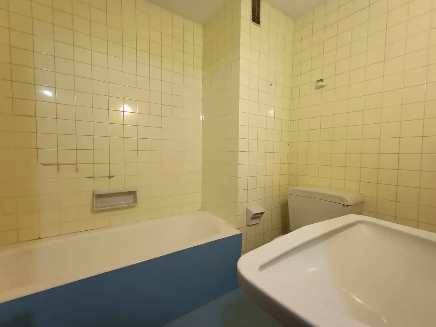 Bathroom of Flat for sale in Oviedo   with Heating, Terrace and Storage room
