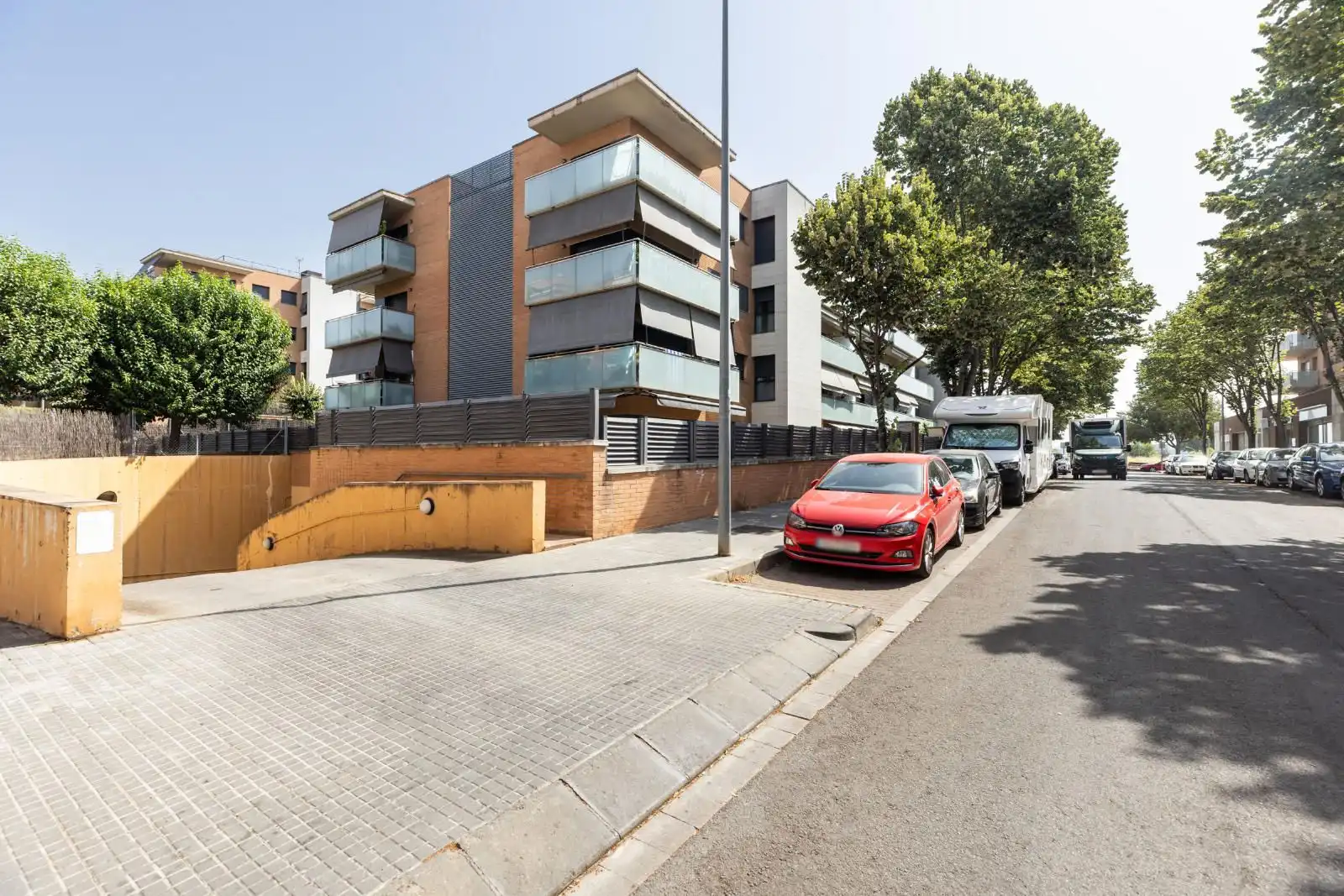Vista exterior de Pis en venda en Parets del Vallès amb Calefacció, Jardí privat i Parquet