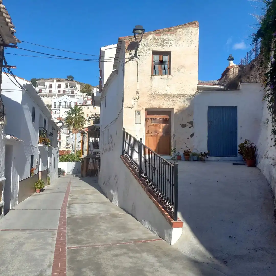 Casa en venda a Calle Jardines