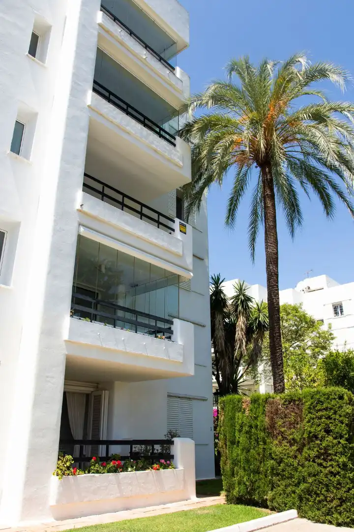 Vista exterior de Piso en venta en Marbella con Aire acondicionado, Terraza y Amueblado