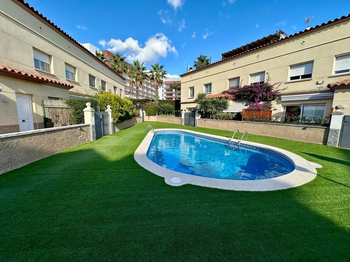 Piscina de Casa adosada en venda en Lloret de Mar amb Aire condicionat, Calefacció i Jardí privat