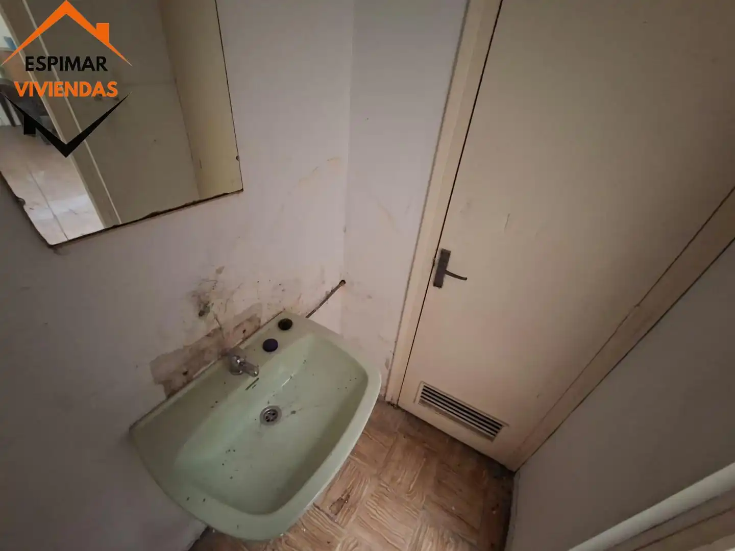 Baño de Local en venta en Zaragoza
