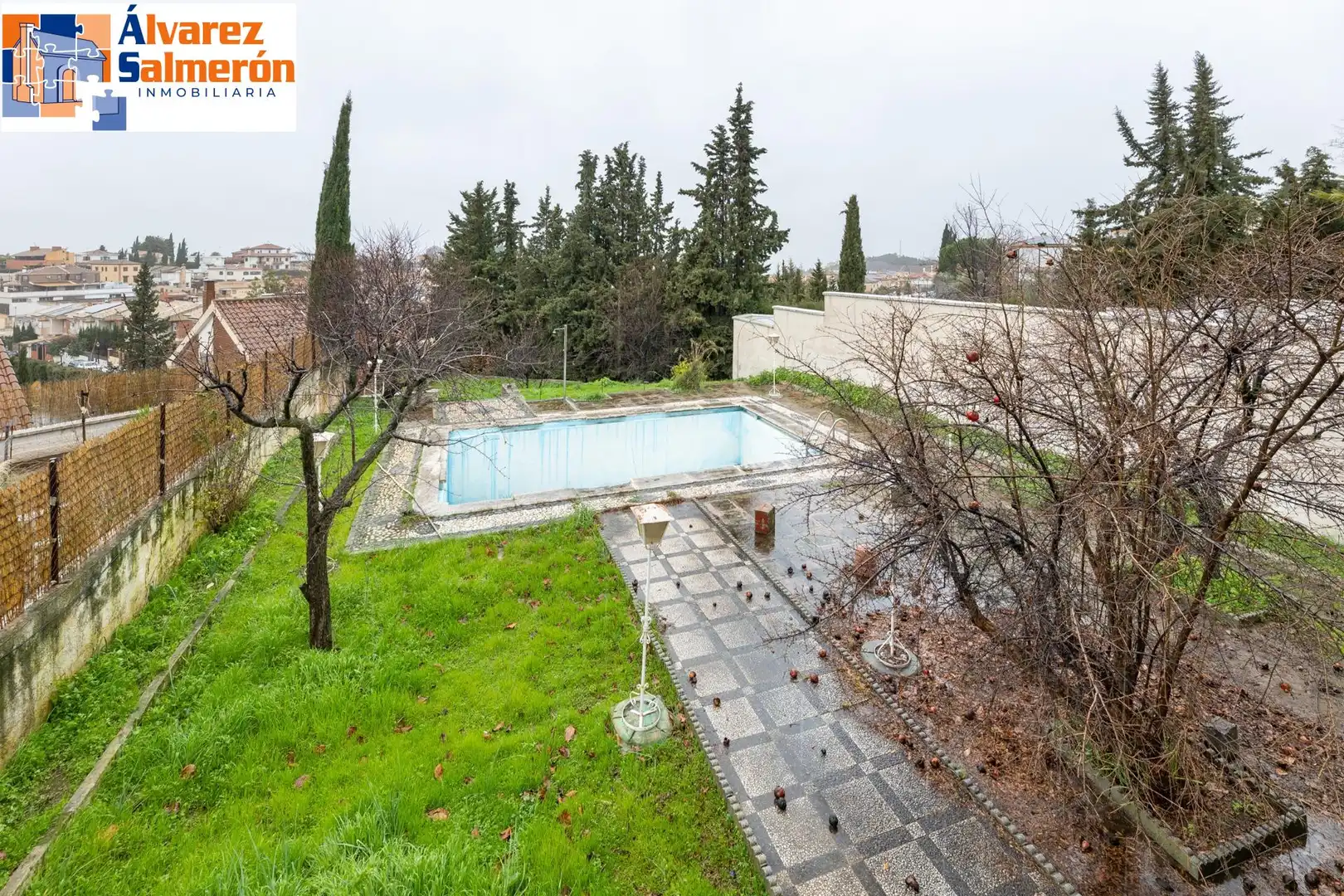 Garten von Haus oder Chalet zum Verkauf in Huétor Vega mit Abstellraum und Schwimmbad