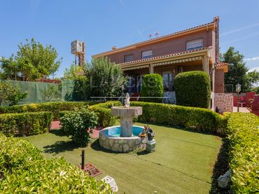 Semi-detached house for sale in Calle Álamo
