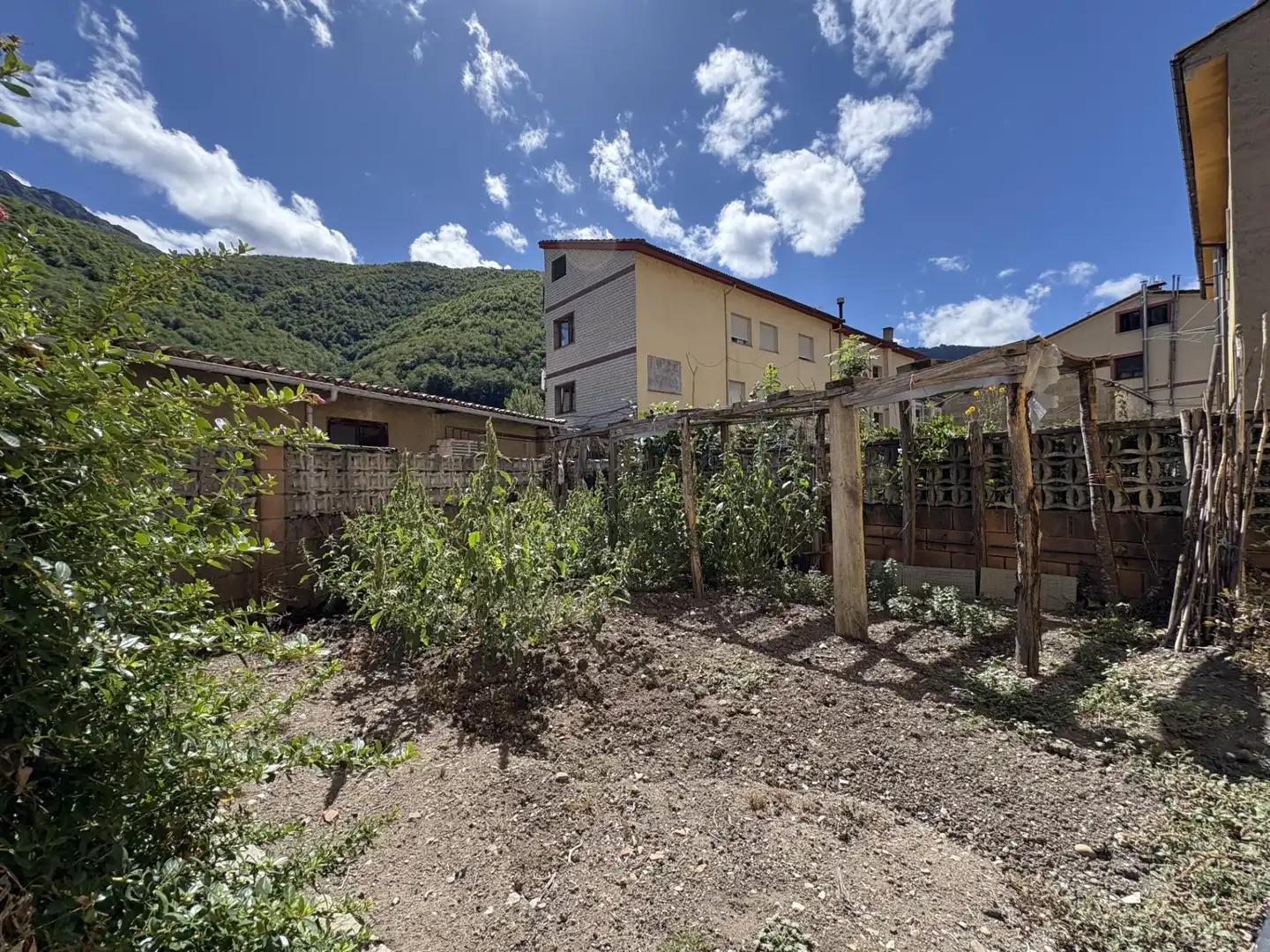 Jardín de Edificio en venta en Aller