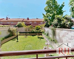 Garden of Single-family semi-detached for sale in Alcalá de Henares  with Air Conditioner, Heating and Private garden