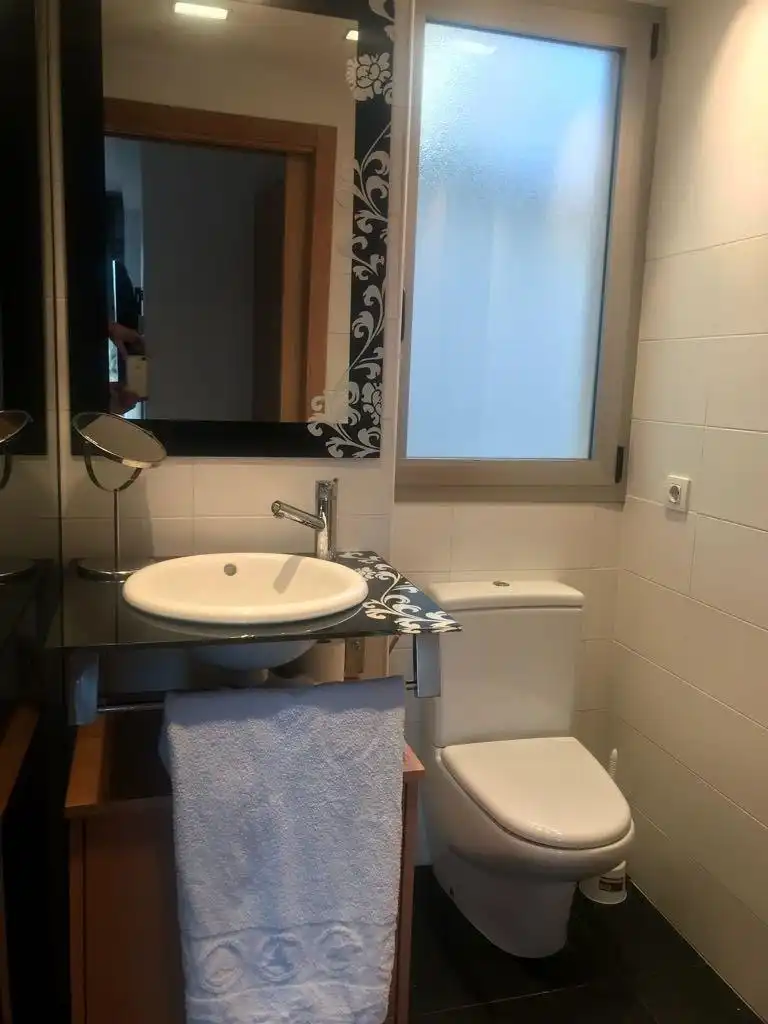 Badezimmer von Wohnung zur Miete in Cullera mit Klimaanlage, Terrasse und Möbliert