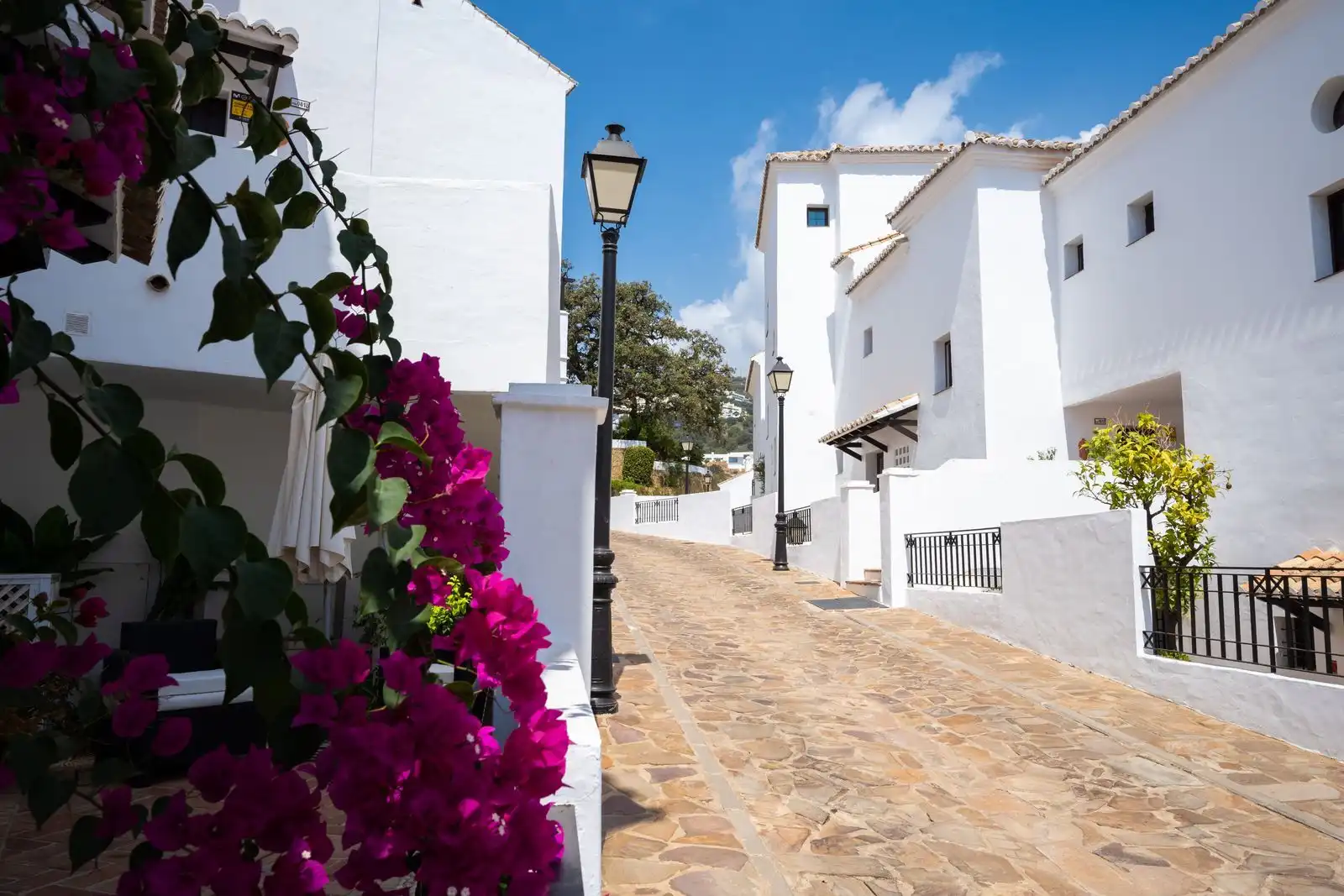 Vista exterior de Ático en venta en Marbella con Aire acondicionado, Internet y Piscina comunitaria
