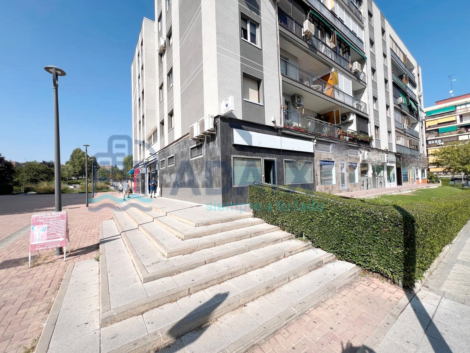 Vista exterior de Local en venda en Móstoles amb Aire condicionat, Calefacció i Moblat