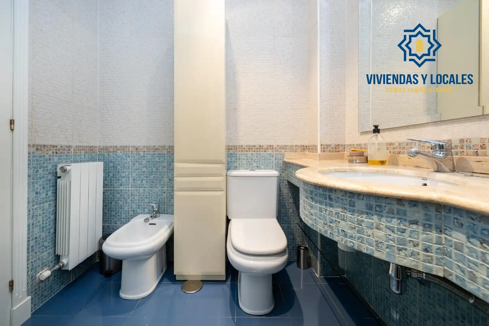 Baño de Casa adosada en venta en Granada con Aire acondicionado, Calefacción y Jardín privado