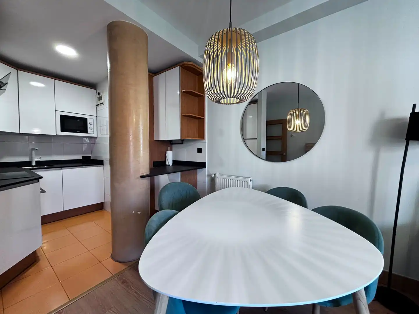 Menjador de Apartament de lloguer en Burgos amb Calefacció i Moblat