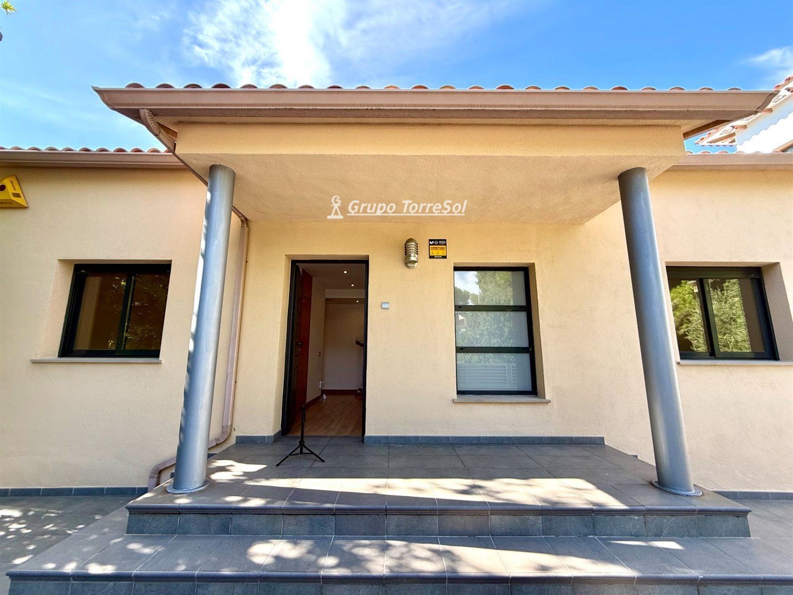 Exterior view of House or chalet for sale in El Vendrell  with Air Conditioner, Terrace and Swimming Pool