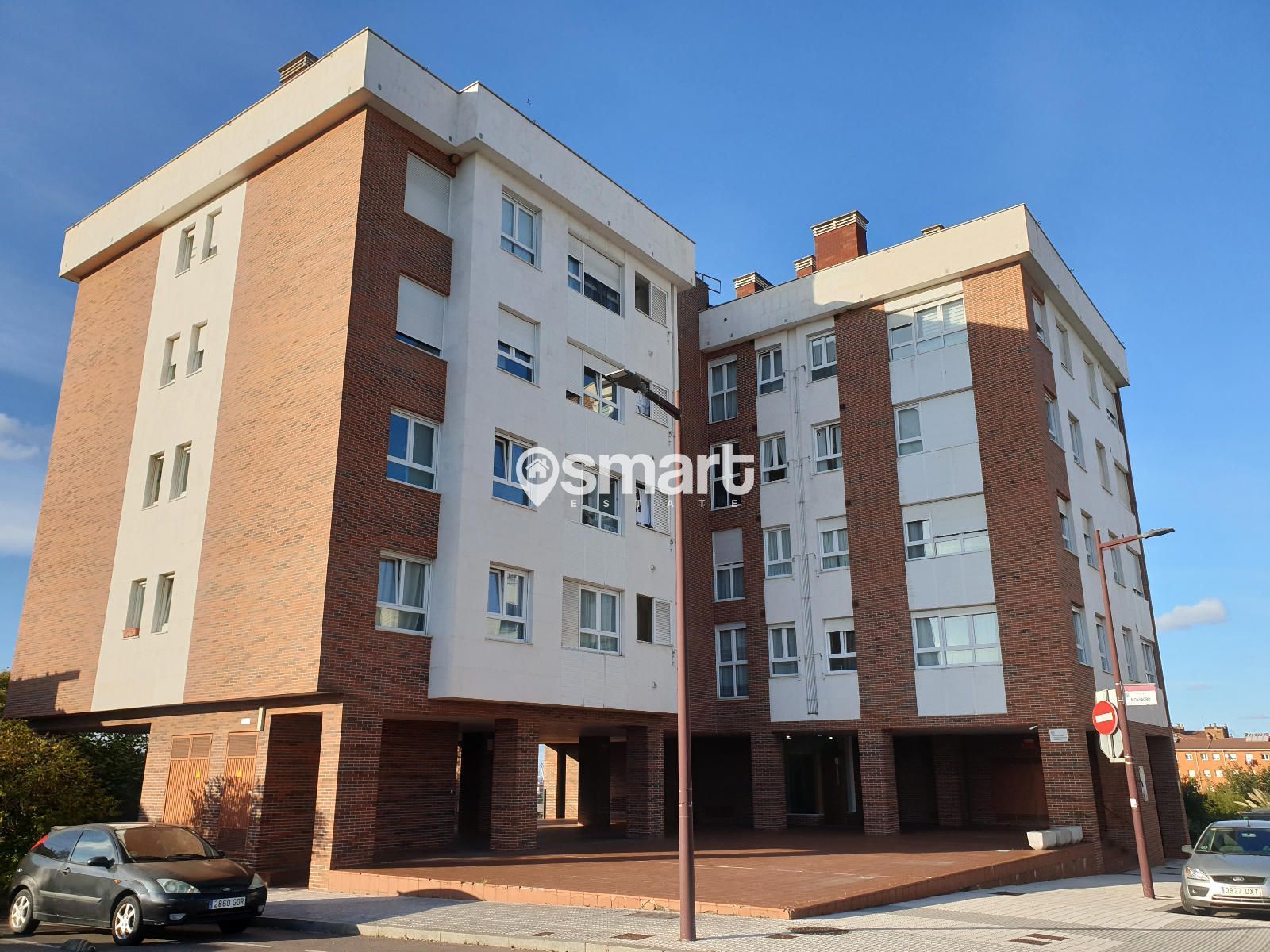 Vista exterior de Piso en venta en Gijón  con Trastero