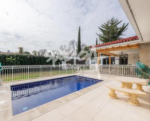 Exterior view of House or chalet for sale in Villanueva de la Cañada  with Air Conditioner, Heating and Private garden