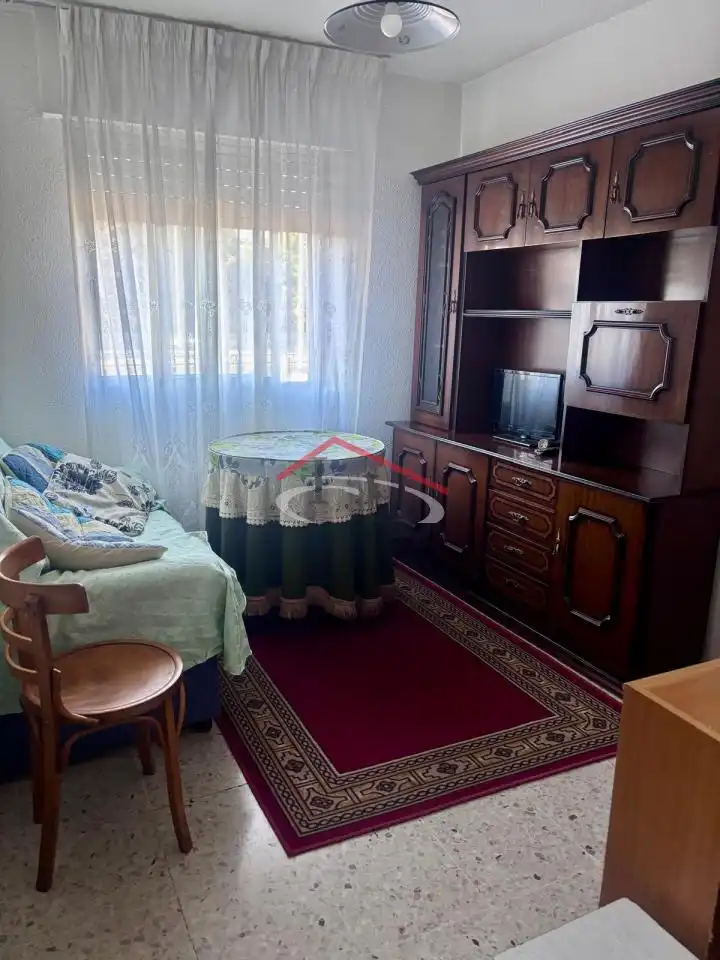 Sala d'estar de Pis en venda en León Capital  amb Calefacció, Traster i Moblat