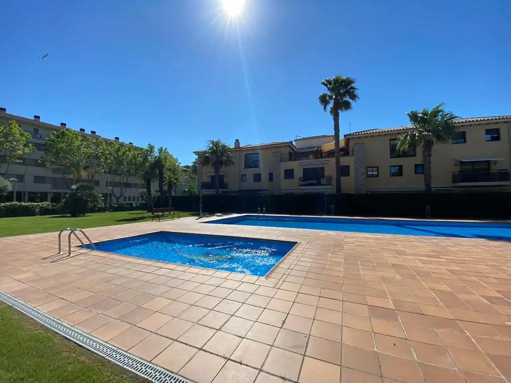Piscina de Pis de lloguer en Castell d'Aro, Platja d'Aro i s'Agaró amb Aire condicionat, Calefacció i Jardí privat