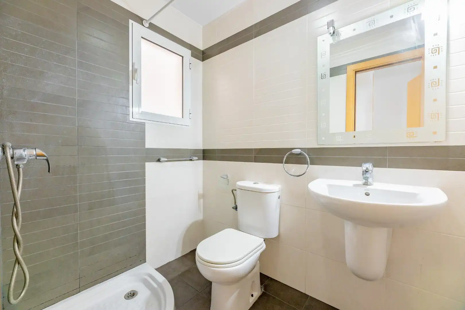 Bathroom of Flat for sale in L'Alcúdia de Crespins  with Air Conditioner