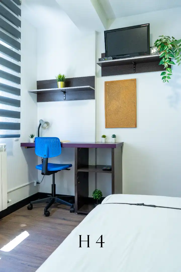Bedroom of Flat for share in Zaragoza  with Air Conditioner, Heating and Private garden