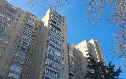 Exterior view of Flat for sale in  Madrid Capital  with Heating, Terrace and Oven