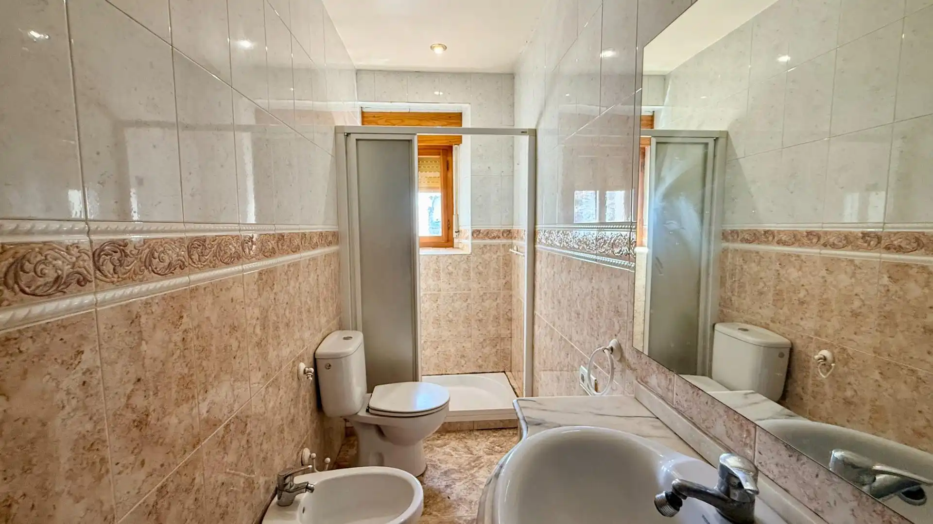 Bathroom of Houses for sale in Viloria  with Heating, Private garden and Furnished