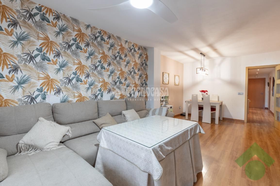 Sala de estar de Piso en venta en Calicasas con Balcón