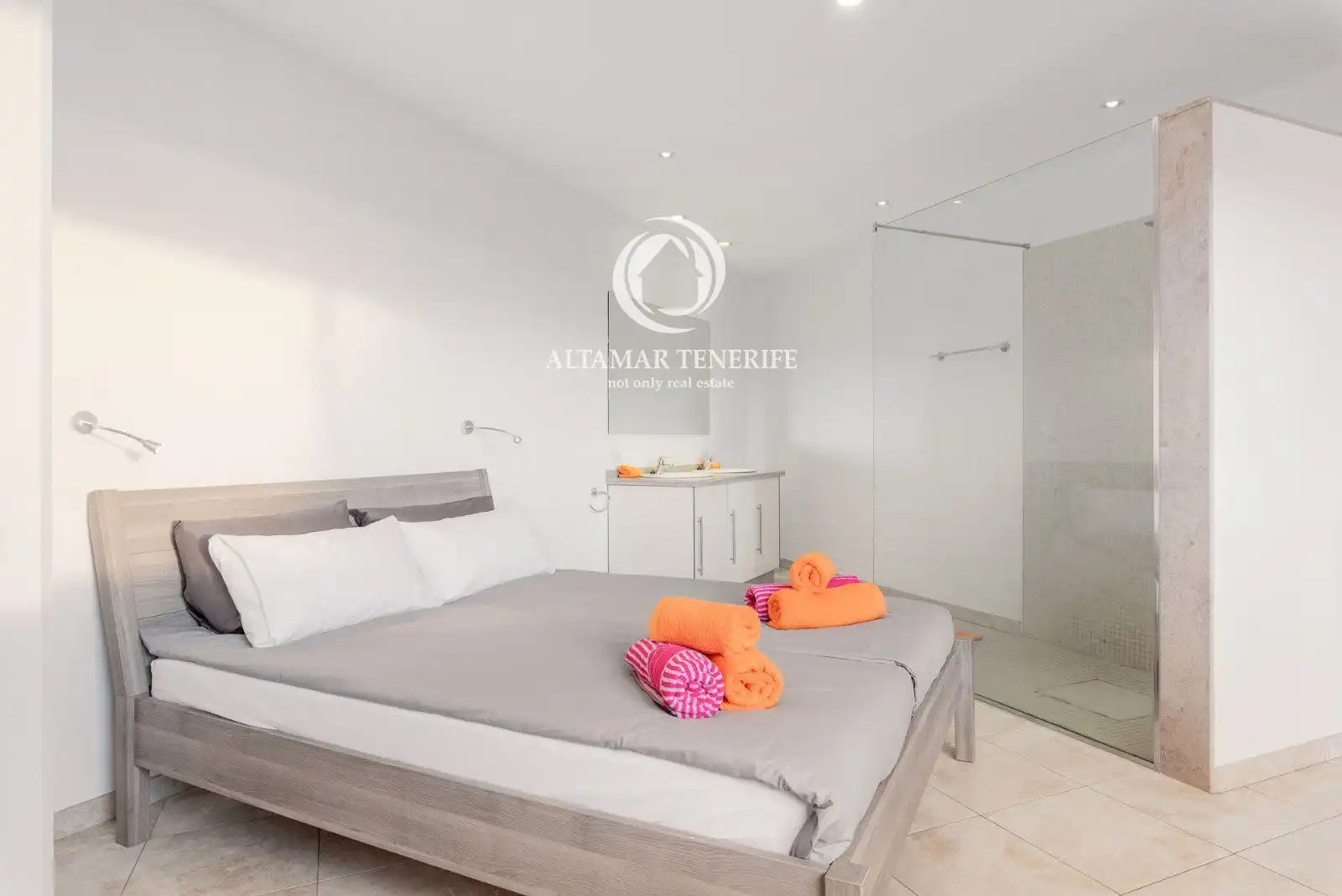 Terraced house with pool for sale in calle Helsinki, 12, imagen 9