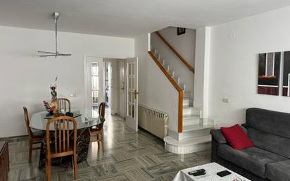 Casa adosada en venda en Santa Coloma de Gramenet amb Aire condicionat i Balcó