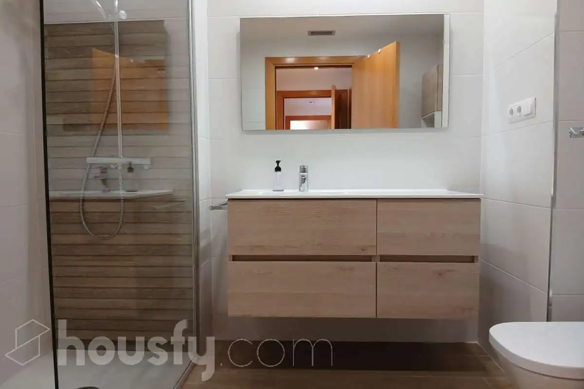 Bathroom of Flat for rent in L'Hospitalet de Llobregat  with Air Conditioner, Heating and Furnished